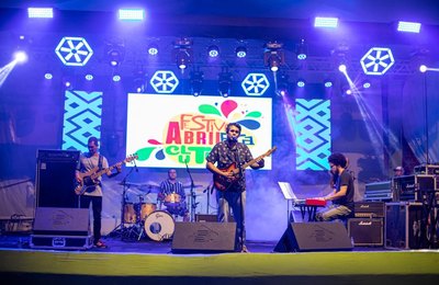 Apresentações culturais e shows artísticos marcam primeira noite do Festival Abril pra Cultura