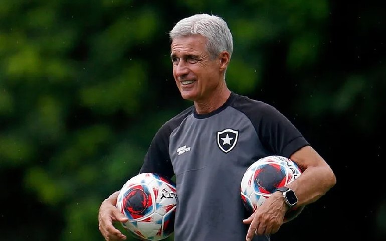 Técnico do Botafogo exalta estabilidade defensiva em arrancada do time no Carioca