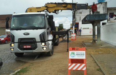 Conjunto Cleto Marques Luz ganha novo abrigo de ônibus