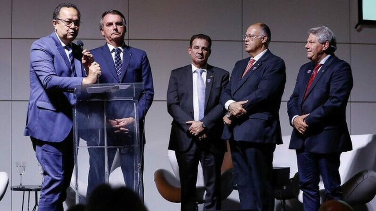 Bancada evangélica já alcança 80% dos partidos