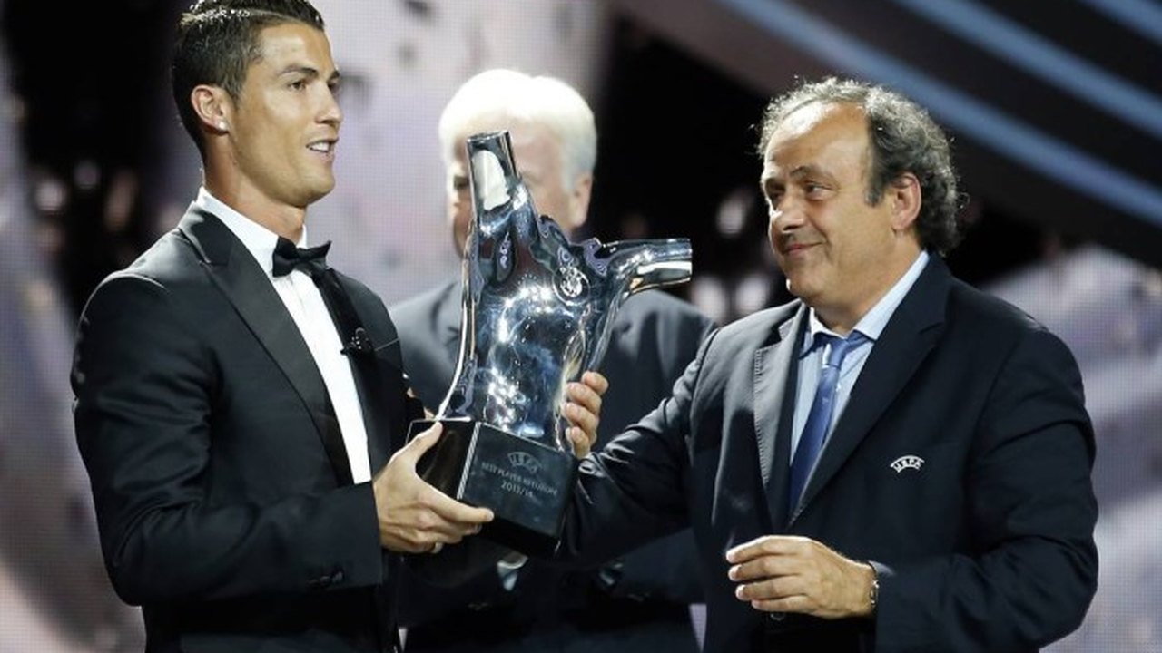 Cristiano Ronaldo leva o prêmio de melhor jogador da Europa