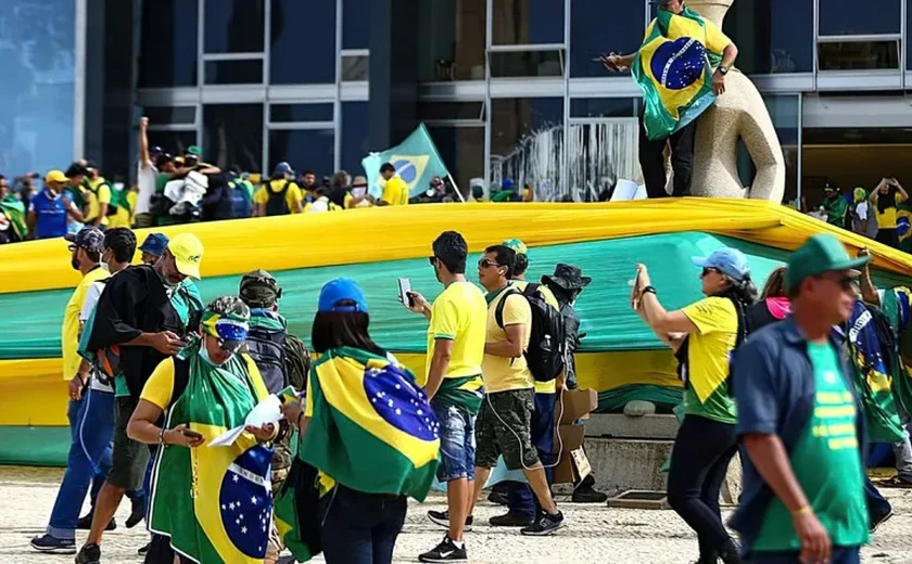 'É pra limpar os 3 poderes, derrubar tudo'; as mensagens de 'Fátima Tubarão' no 8 de janeiro