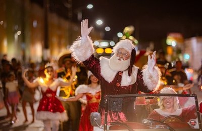 Desfile Natal de Todos Nós acontece nesta segunda (22) em Jaraguá