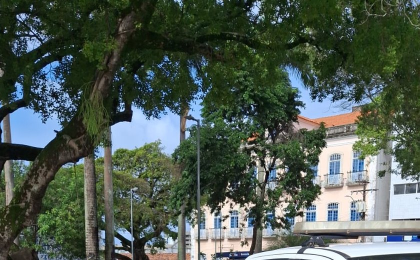 Moradores em situação de rua protestam por aluguel social após remoção da Praça Sinimbu