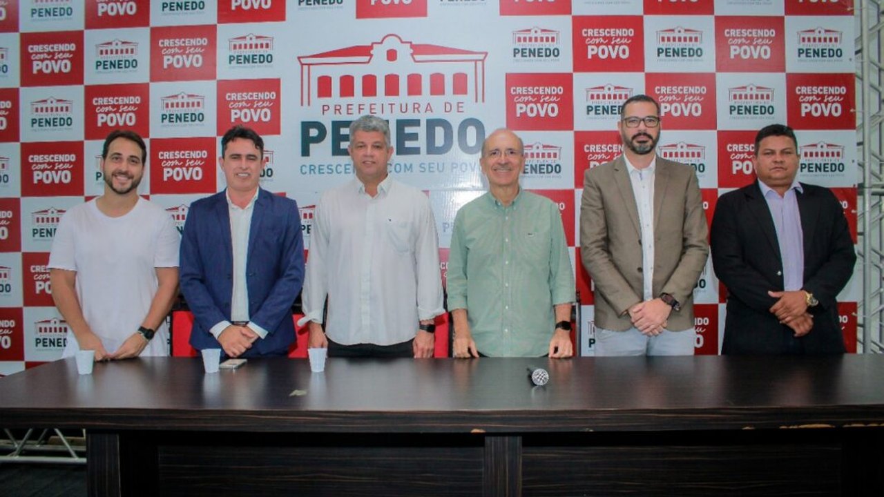 Prefeito Ronaldo Lopes efetiva Secretário de Educação e empossa novos gestores nas pastas de Meio Ambiente e Planejamento