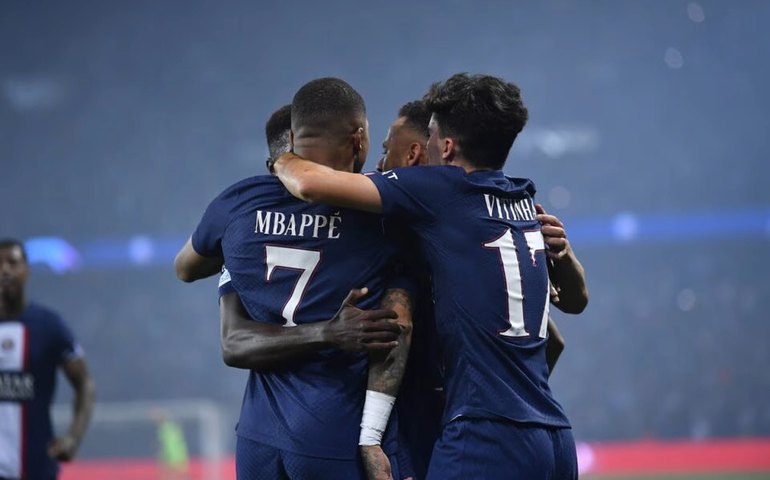 Neymar e Mbappé se entendem, francês decide e PSG larga bem na Liga dos Campeões