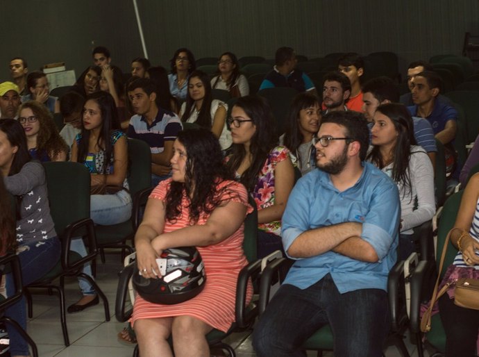 Prefeitura de Arapiraca disponibiliza mais três veículos para transportar alunos