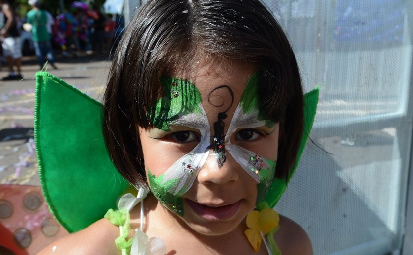 Bloquinhos de rua são brincadeira saudável para crianças no carnaval