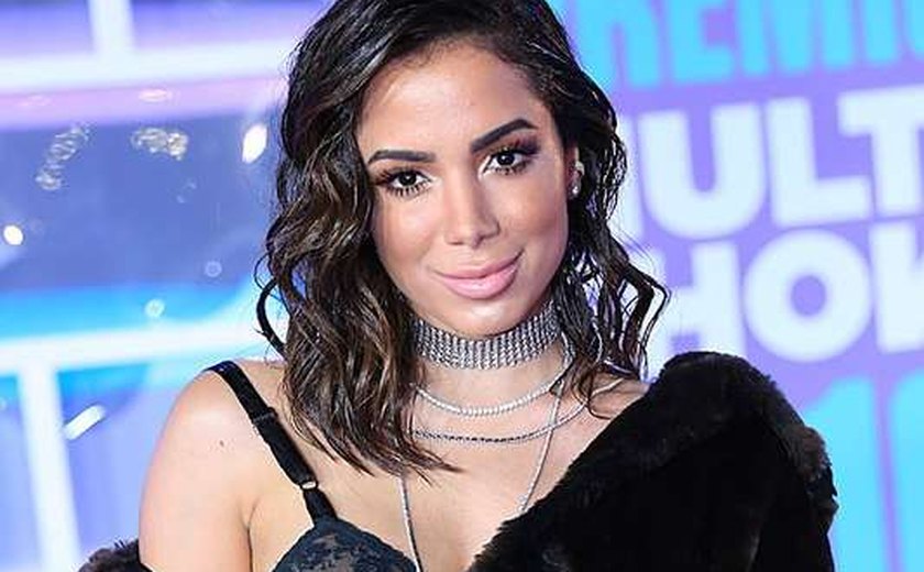 Anitta nega rumores sobre novo preenchimento labial