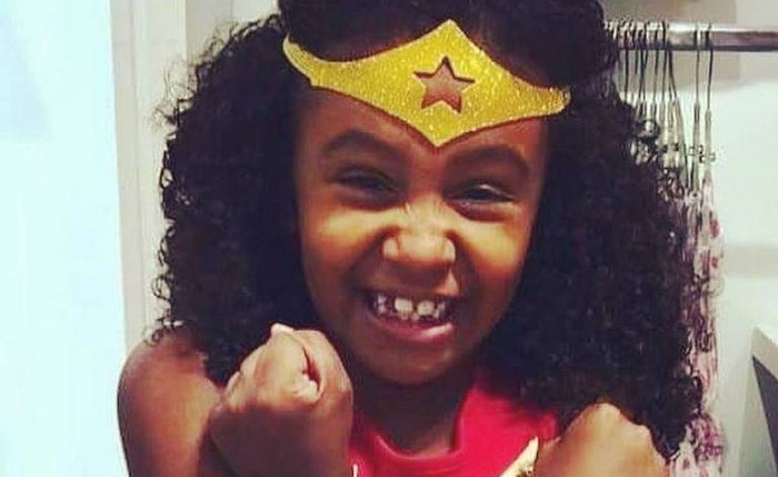 A menina Ágatha Félix morreu após ser atingida nas costas por um disparo de fuzil