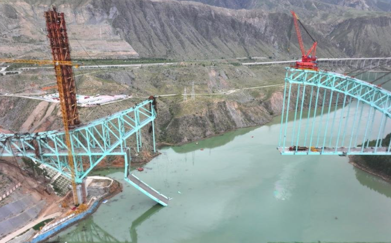 Desabamento de ponte mata pelo menos 12 operários na província de Qinghai