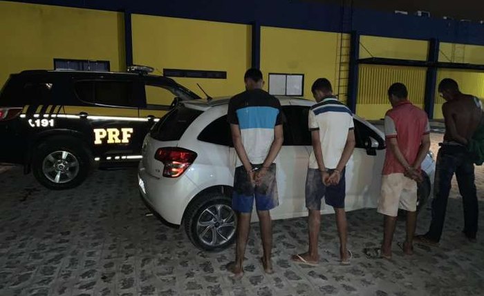 PRF prende quatro acusados de assalto a estabelecimento comercial