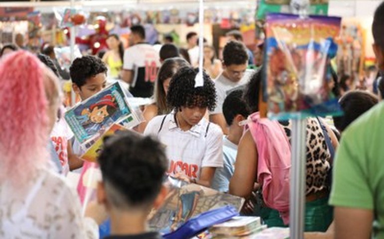 Mais de 400 mil visitantes e 250 mil livros vendidos: os números da Bienal 2023