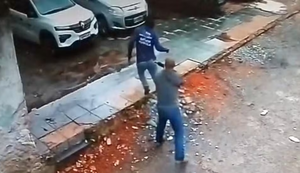Policiais civis invadem pátio. Fonte: Internet