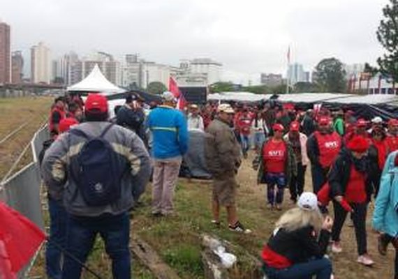 Ataque a tiros contra acampamento pró-Lula em Curitiba deixa dois feridos, diz PT