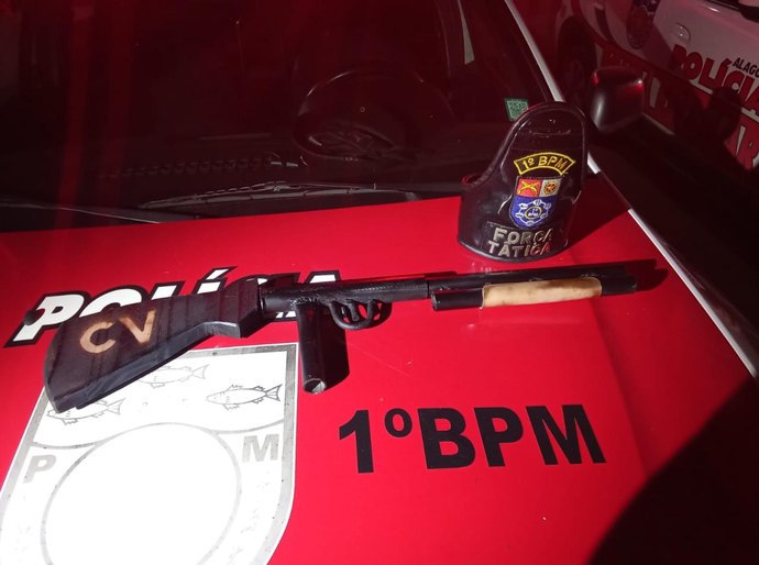 Denúncia anônima leva polícia a apreender espingarda artesanal na Vila Brejal