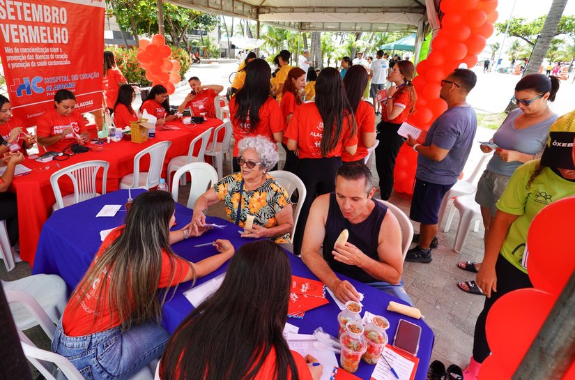 Sesau encerra Setembro Amarelo, Verde e Vermelho com ação na orla de Maceió