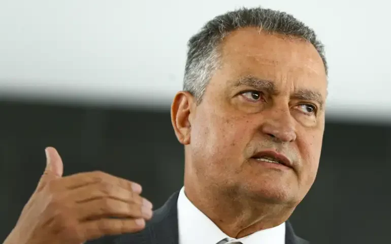 Saída dos EUA do Acordo de Paris preocupa humanidade, diz Rui Costa