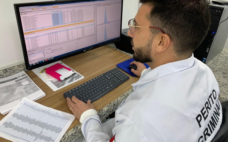 Polícia Científica de Alagoas explica exame em material coletado nos corpos de crianças exumadas