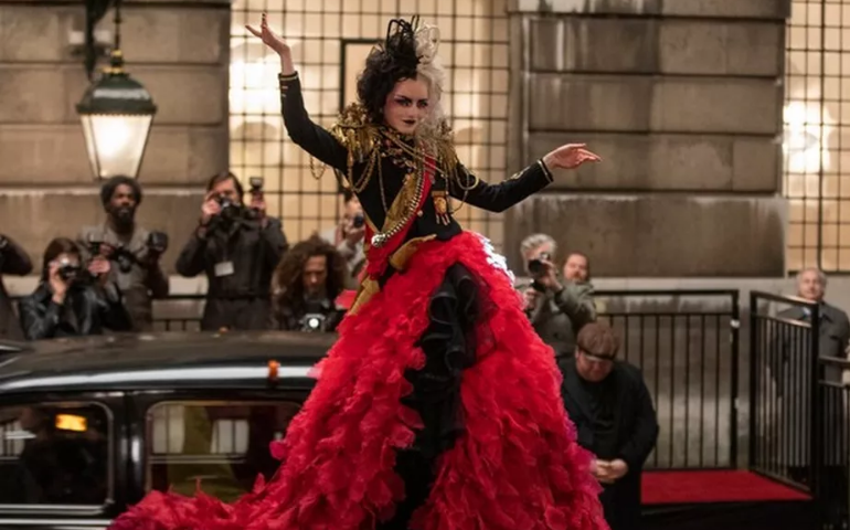 Oscar: Jenny Bevan vence o Oscar de melhor figurino por Cruella