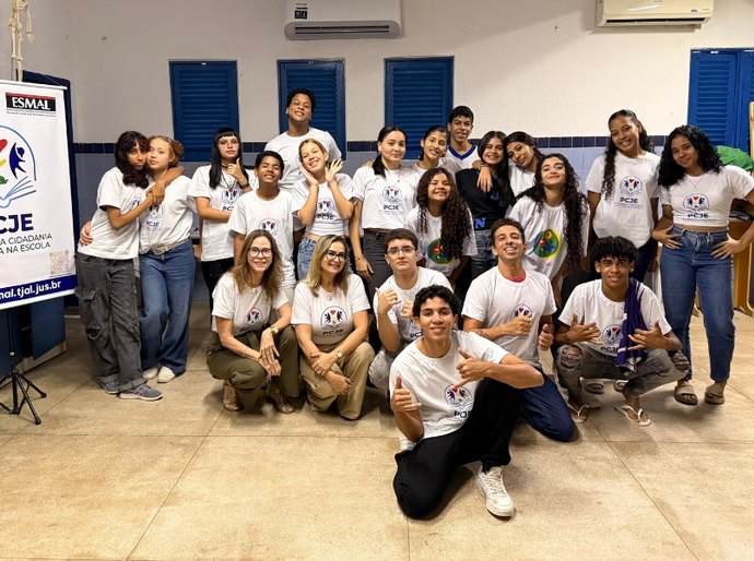 Programa Cidadania e Justiça na Escola aproxima estudantes do teatro