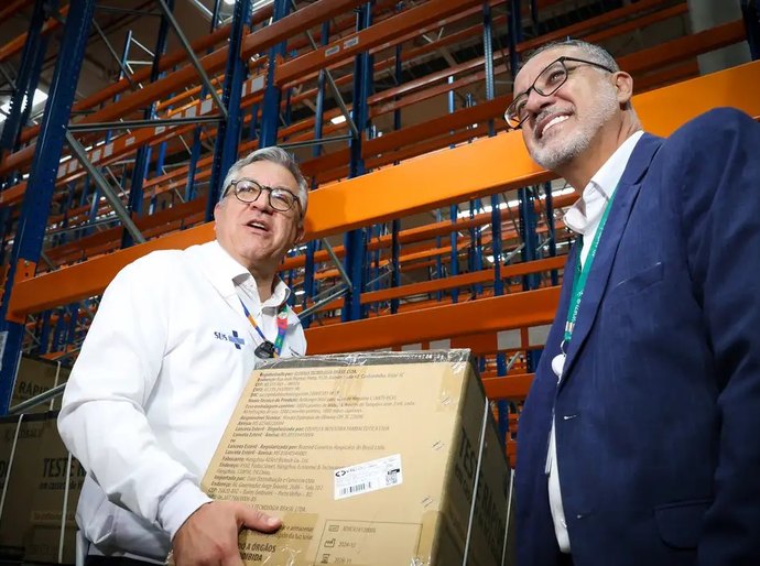 Ministério da Saúde recebe 1,3 milhão de vacinas contra a covid-19