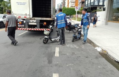 Semsc apreende bicicletas elétricas usadas em aluguel irregular na orla de Maceió