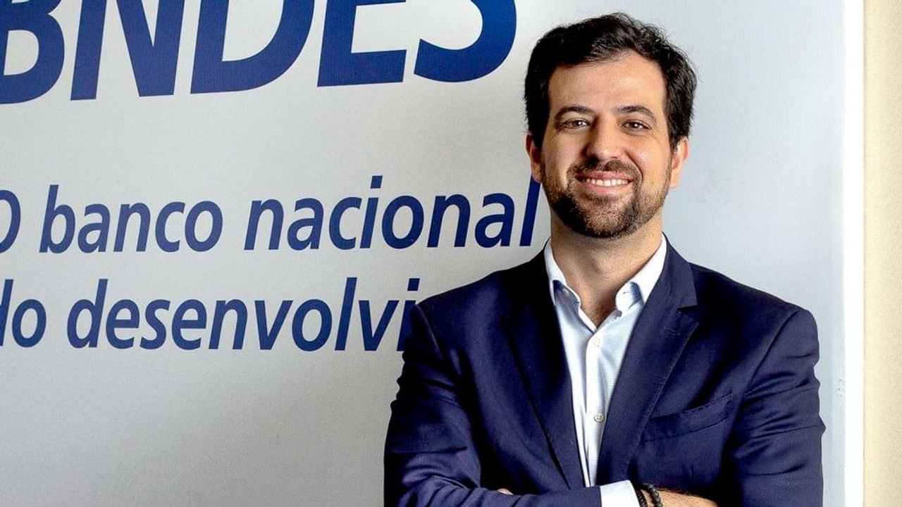 Indústria nacional forte exige domínio de minerais críticos, avalia diretor do BNDES à Sputnik