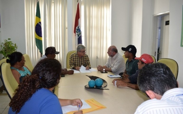 Iteral e Casal discutem distribuição de água para assentados