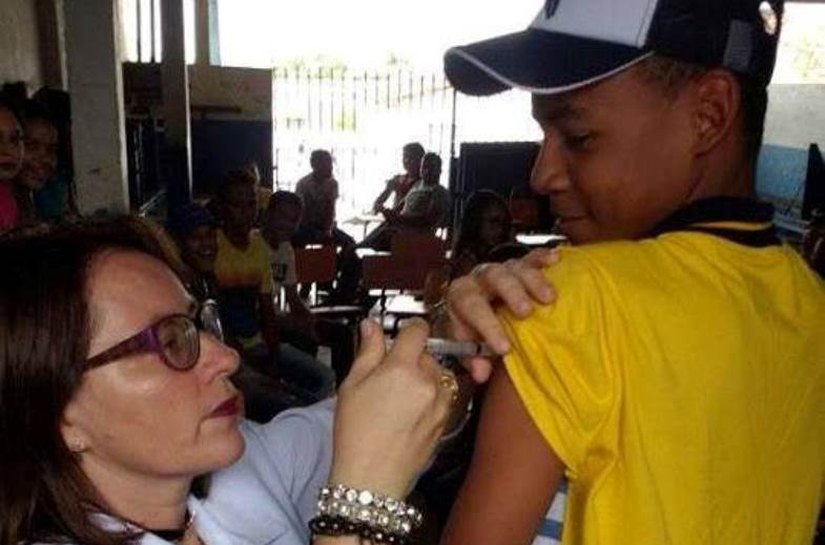 Saúde de Anadia realiza campanha de vacinação contra o HPV nas escolas