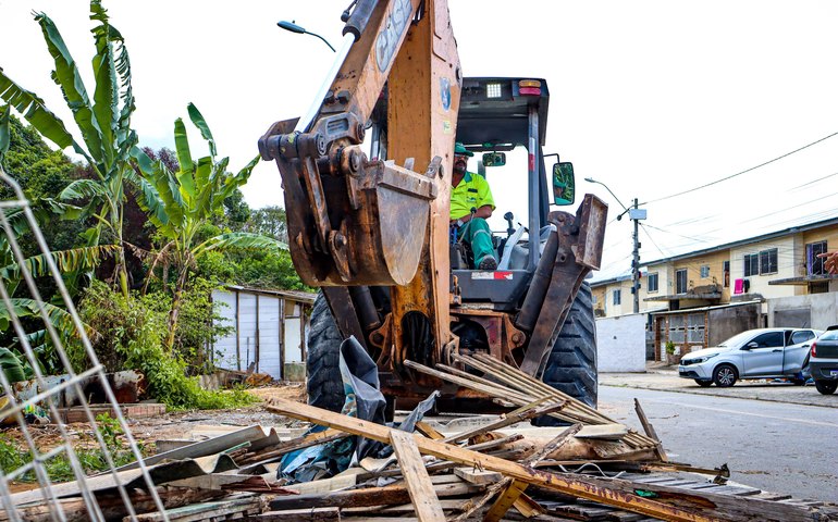 Semsc remove construções irregulares em área de preservação ambiental no Maceió 1