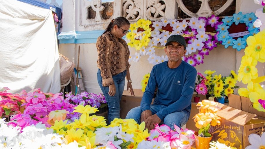 Segurança Cidadã inscreve ambulantes para a venda de flores nos cemitérios de Maceió