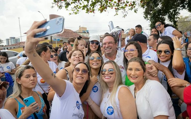 Luciano Barbosa realiza novo adesivaço nos quatro cantos de Arapiraca neste sábado (31)