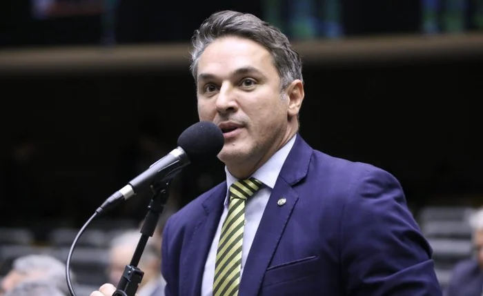 Zucco: “O governo não corta na carne, não diminui ministérios e cargos de confiança” Zucco: “O governo não corta na carne, não diminui ministérios e cargos de confiança”