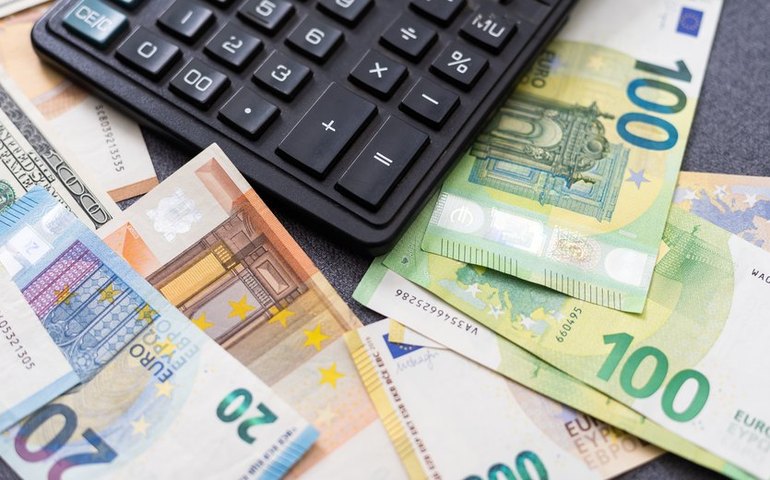 Paschal Donohoe é reconduzido por consenso para terceiro mandato como presidente do Eurogrupo