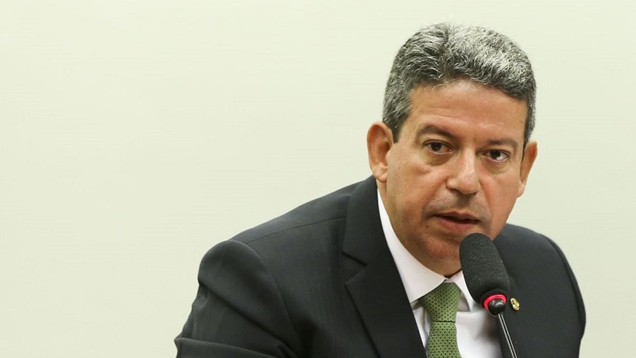 CGU aponta sobrepreço em obras pagas com emendas de Arthur Lira, diz jornal