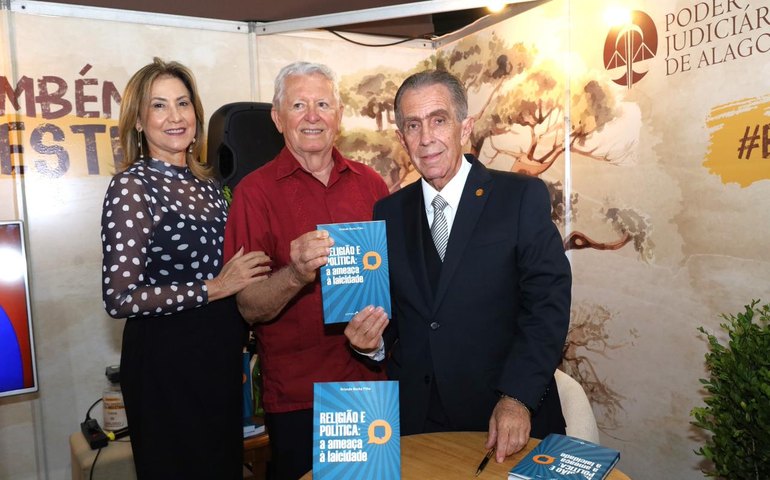 Lançamento do livro do Desembargador Orlando Rocha é prestigiado na Bienal do Livro de Alagoas