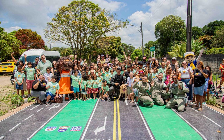 Batalhão Rodoviário promove manhã de diversão para crianças de comunidades de Maceió