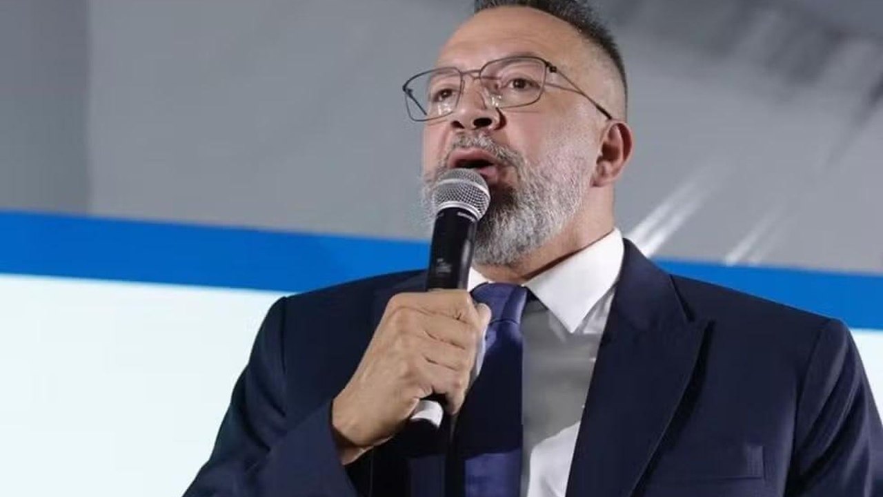 Ex-prefeito de Belford Roxo preso em operação da PF após fuzil ser encontrado em veículo
