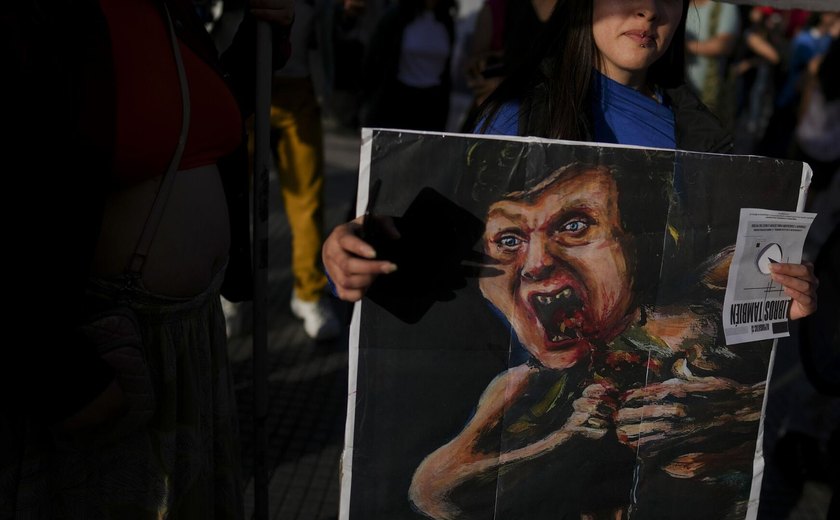Milei quer provar subordinação a Trump, mas EUA dificilmente substituiriam o Brasil, dizem analistas