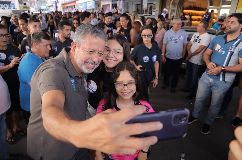 Arthur Lira assume a dianteira para o Senado com uma trajetória baseada em palavra, confiança e resultados