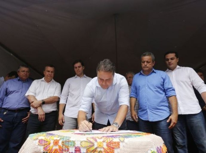 Renan Filho assina ordem de serviço para reconstruir acesso a Marechal