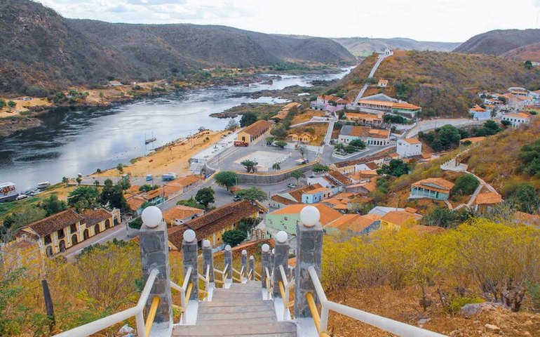 Governo inaugura obras e firma convênio para reforma e revitalização do Centro Histórico de Piranhas