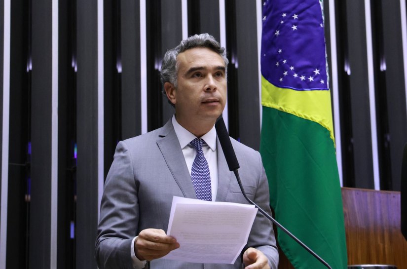 Deputado Rafael Brito apresenta PL que regula oferta de alimentos no ambiente escolar