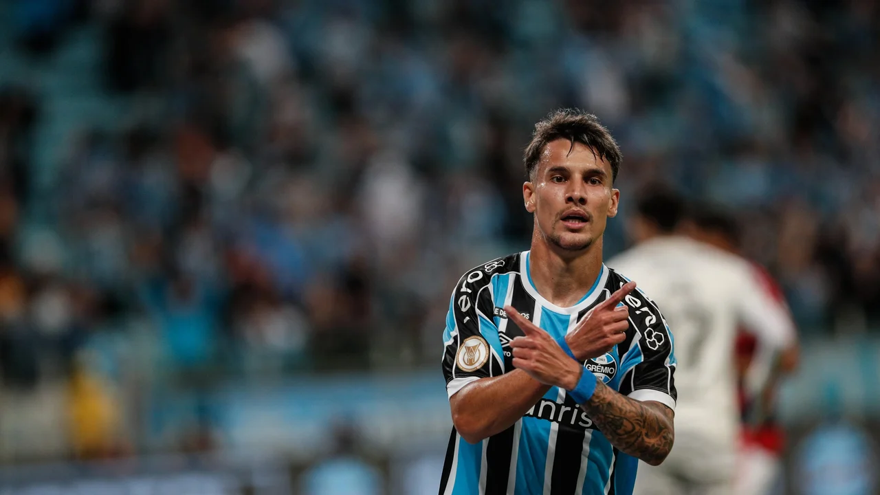 São Paulo oficializa contratação do atacante Ferreira, ex-Grêmio