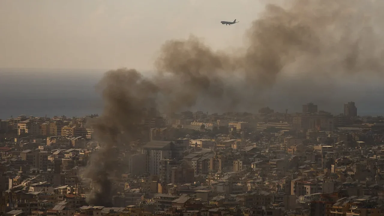 Ataques aéreos matam mais de 25 pessoas em cidades iranianas enquanto o prazo de Trump se aproxima