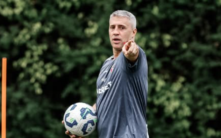 Crespo destaca força coletiva e elogia Tapia após vitória do São Paulo sobre o Vasco