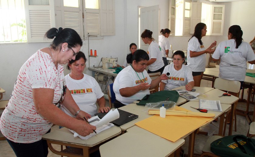 Mulheres Mil: Secretaria de Assistência Social e Pronatec ofertam cursos gratuitos em Palmeira
