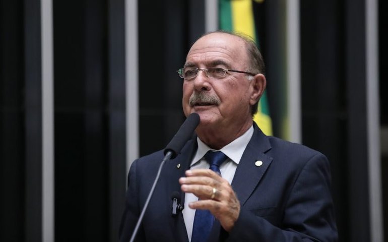 Comissão aprova projeto com regras para qualidade da água em piscinas