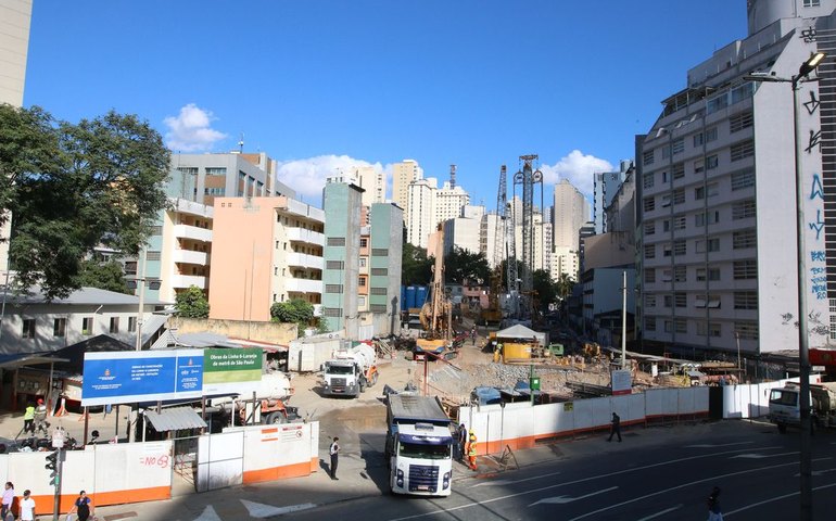Escavações revelam novas peças arqueológicas na obra do metrô de SP